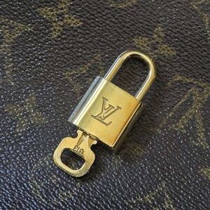 LV Lock and Key 313